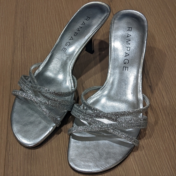 Y2K inspired silver kitten heels - Picture 1 of 7